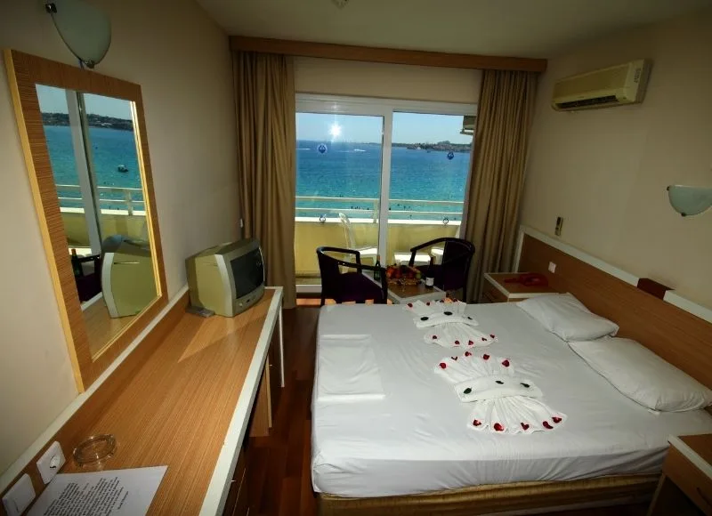 Beach Hotel deniz manzaralı standart odası